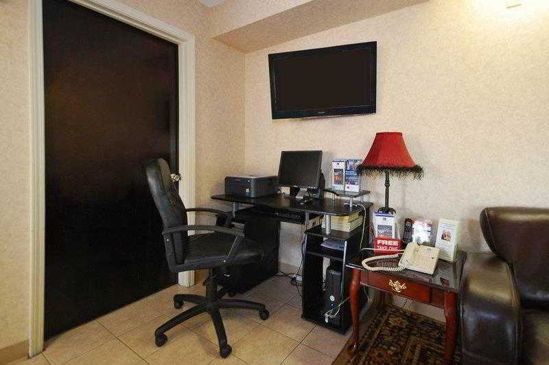 Days Inn & Suites By Wyndham Warner Robins Near Robins Afb Esterno foto