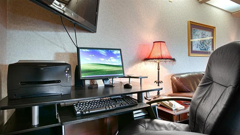 Days Inn & Suites By Wyndham Warner Robins Near Robins Afb Esterno foto