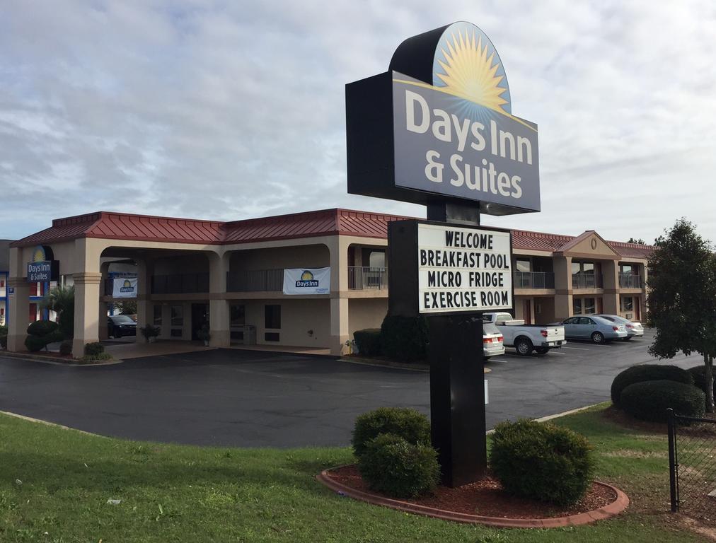 Days Inn & Suites By Wyndham Warner Robins Near Robins Afb Esterno foto