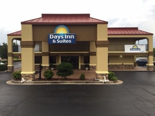 Days Inn & Suites By Wyndham Warner Robins Near Robins Afb Esterno foto