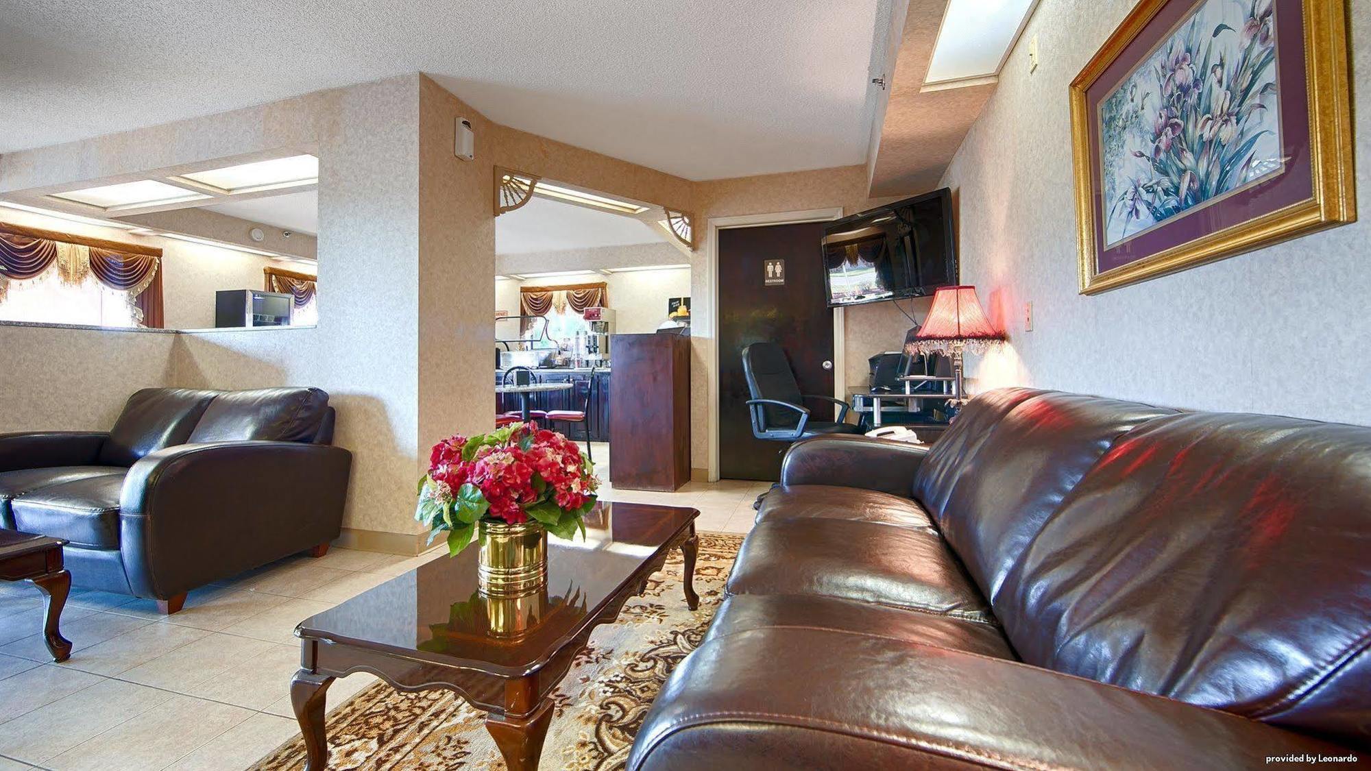 Days Inn & Suites By Wyndham Warner Robins Near Robins Afb Esterno foto