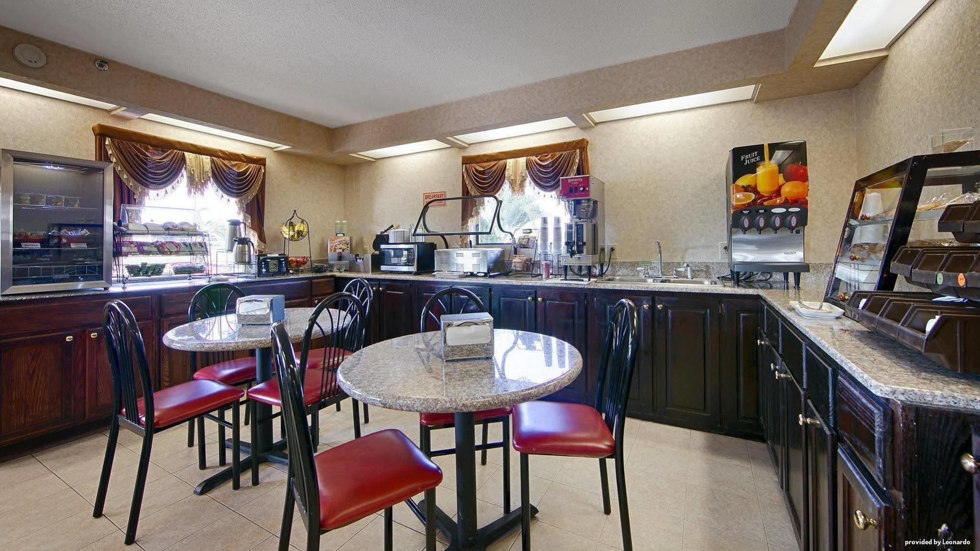 Days Inn & Suites By Wyndham Warner Robins Near Robins Afb Esterno foto